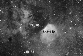 Sh2-140付近の天体分布